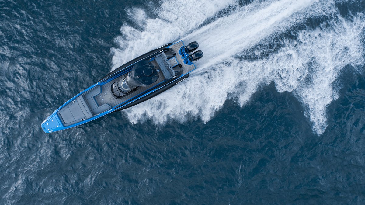 Sunseeker_Intl's tweet photo. Drawing on Sunseeker's racing heritage, the high-performance Hawk 38 is capable of up to 62 knots with standard twin Mercury 400R outboards &amp; Mercury Racing Digital Zero Effort throttles. 

https://t.co/xIWlcTnfVJ

#ThrillOfTheChase https://t.co/8O7L7ldWD4