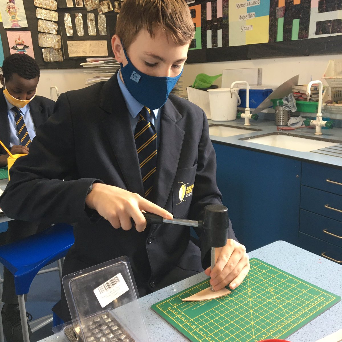 project18brum's tweet photo. Another three sessions down this week producing keyrings for @NHSuk staff at City Rd Hospital. The students @JQAL4L have been brilliant once more. #community #thankyou #respect @Official_McLH https://t.co/yPWB3k0W1z