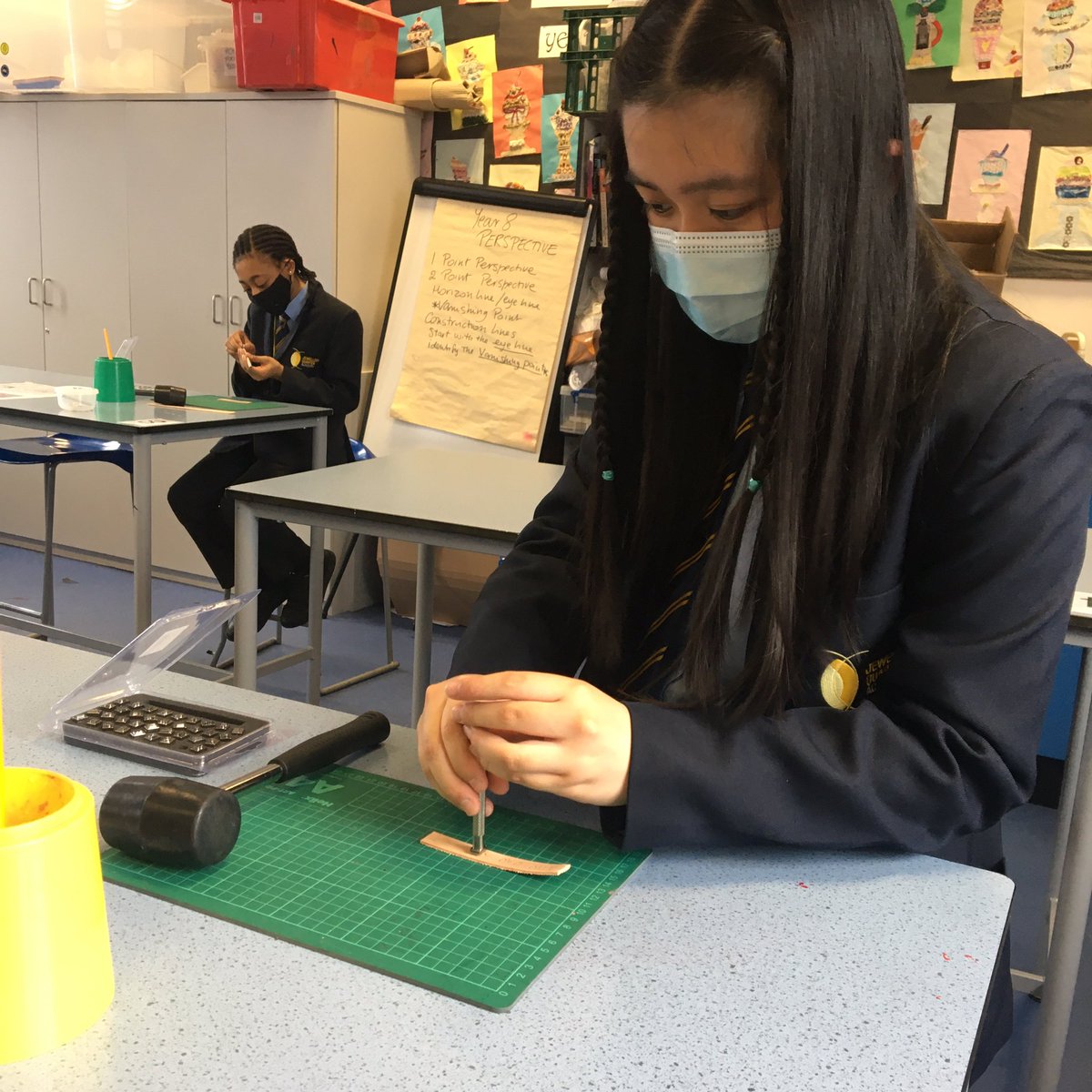 project18brum's tweet photo. Another three sessions down this week producing keyrings for @NHSuk staff at City Rd Hospital. The students @JQAL4L have been brilliant once more. #community #thankyou #respect @Official_McLH https://t.co/yPWB3k0W1z