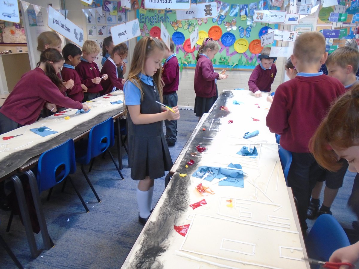 HT_CofE_Burnley's tweet photo. Year 2 had fun when they created a large scale scene  from the Great Fire of London. They worked as a team and combined their History and Art skills to learn all about Pudding Lane and the impact of the fire. 
#History #creative #teamwork https://t.co/jNJIfJiRyb