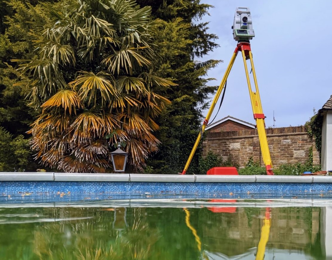 LeicaGeo_UKI's tweet image. Cool and carefree Fridays by the pool with the Leica TS16... With one-person operation and features like #AutoHeight and #DynamicLock, this robotic total station makes surveys a breeze.

Thanks for sharing @scope_surveys

#TS16 #Surveying