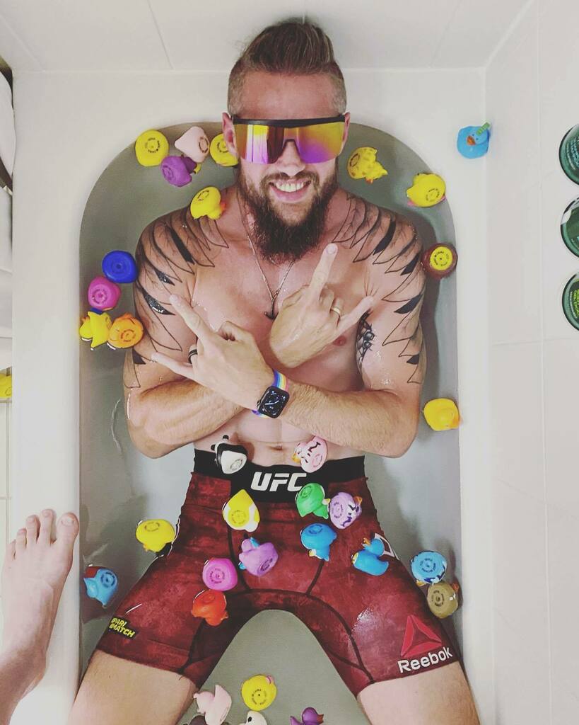 Cuttin’ weight, it’s going great even though it’s been a day since I ate. I don’t hate, I just appreciate but I can’t wait to step on the scale, rehydrate and then decapitate 😈🔥🇩🇰🧨
#FireInTheBooth  #UFCVegas30  #DanishDynamiteDalby instagr.am/p/CQjDfnCh8sn/