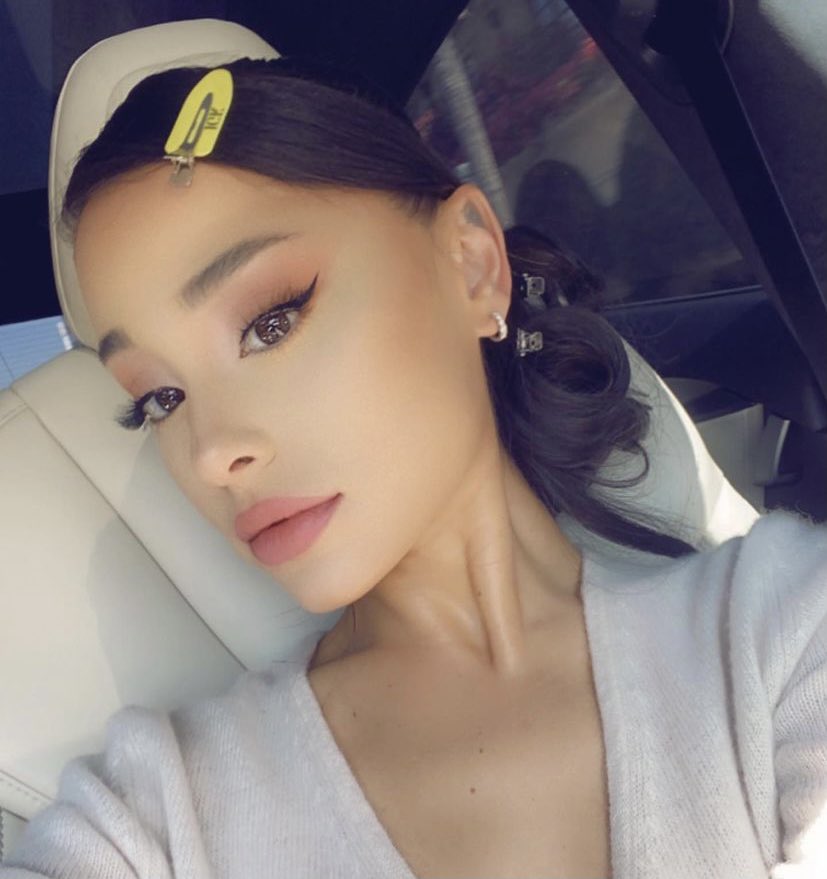 ArianaWorldHQ tweet picture