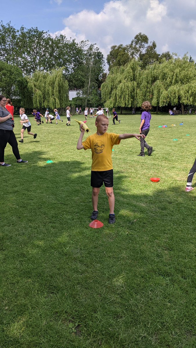 HeadcornPrimary's tweet photo. Lots of throwing technique practice in Year 3 PE today, the children explored how to throw further...
#PEHQ https://t.co/hI57B0Wu0s