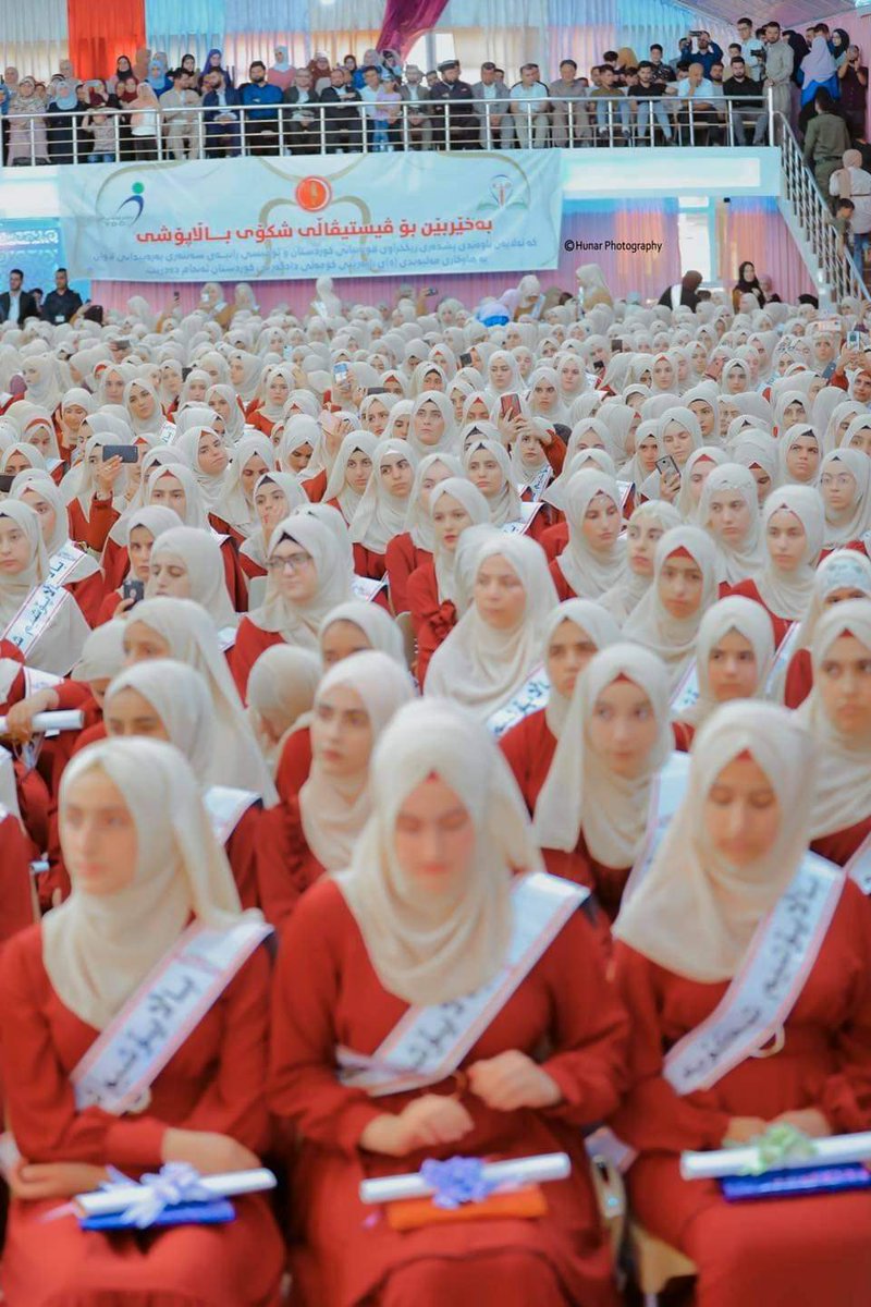 Muhamed_Erdogan's tweet photo. أكثر من 1600 فتاة من حفيدات صلاح الدين الأيوبي في محافظة السليمانية - منطقة بشدر تشاركن في حفل لارتداء الحجاب.

ما شاء الله .. اللهم بارك هذا ليس بالغريب على اخواننا الأكراد أحفاد القائد صلاح الدين
هنا أستحضر مقولة الأيوبي رحمه الله :"من هنا يأتي النصر". https://t.co/s31pzv33Vb