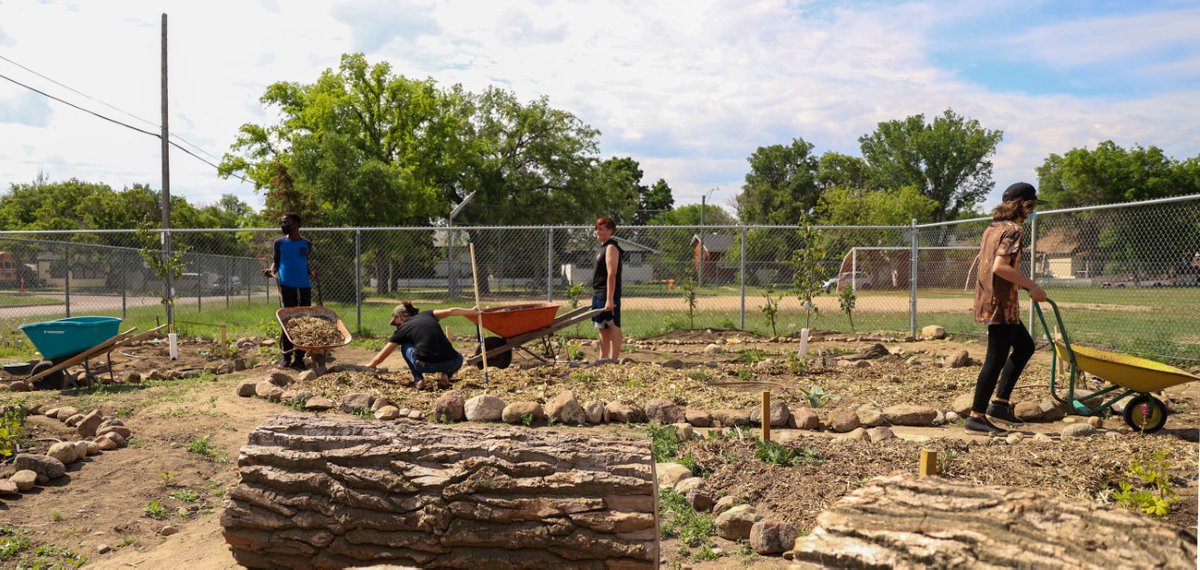 brad_raes's tweet photo. Lots of work getting done! 
Even got a helping hand from former Principal Warren Marcotte! 

@PrinceArthurMJ @PrairieSouth #communitygarden https://t.co/TTS1jTHEi6