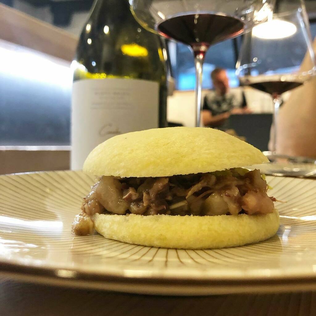acme_ESP's tweet photo. El #bocata de #cacheira y otras maravillas maravillosas de @malauvavigo
#escapadaslastminute #vigopolish https://t.co/HmUgIeS05N https://t.co/fvGt75VvJs