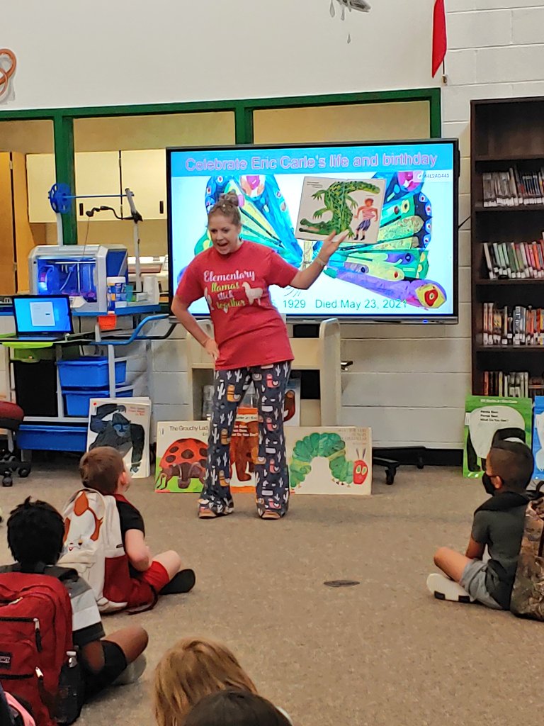 <a href="/EdTechPrice/">Amanda Price M.Ed_KES</a> shared a read aloud before Jump Start to celebrate the life of #EricCarle. Thanks to <a href="/Timberslibrary/">Timbers Library</a> @TEMsSowa for setting out the wonderful selection of books 📚 for us to use. <a href="/HumbleISD_TE/">Timbers Elementary</a>