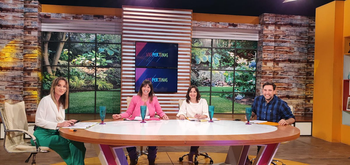 Empezó el último programa de Vespertinas🙌

🌟🪐Hablamos de astros, energías y limpiezas con nuestra amiga <a href="/lourdes_ferro/">Lourdes Ferro</a> 

🧶Tejedoras solidarias: hacen mantas para donar

⚽️Fútbol &amp; Más: programa para llevar el deporte a mujeres privadas de libertad

Prendete a nuestra 📺
