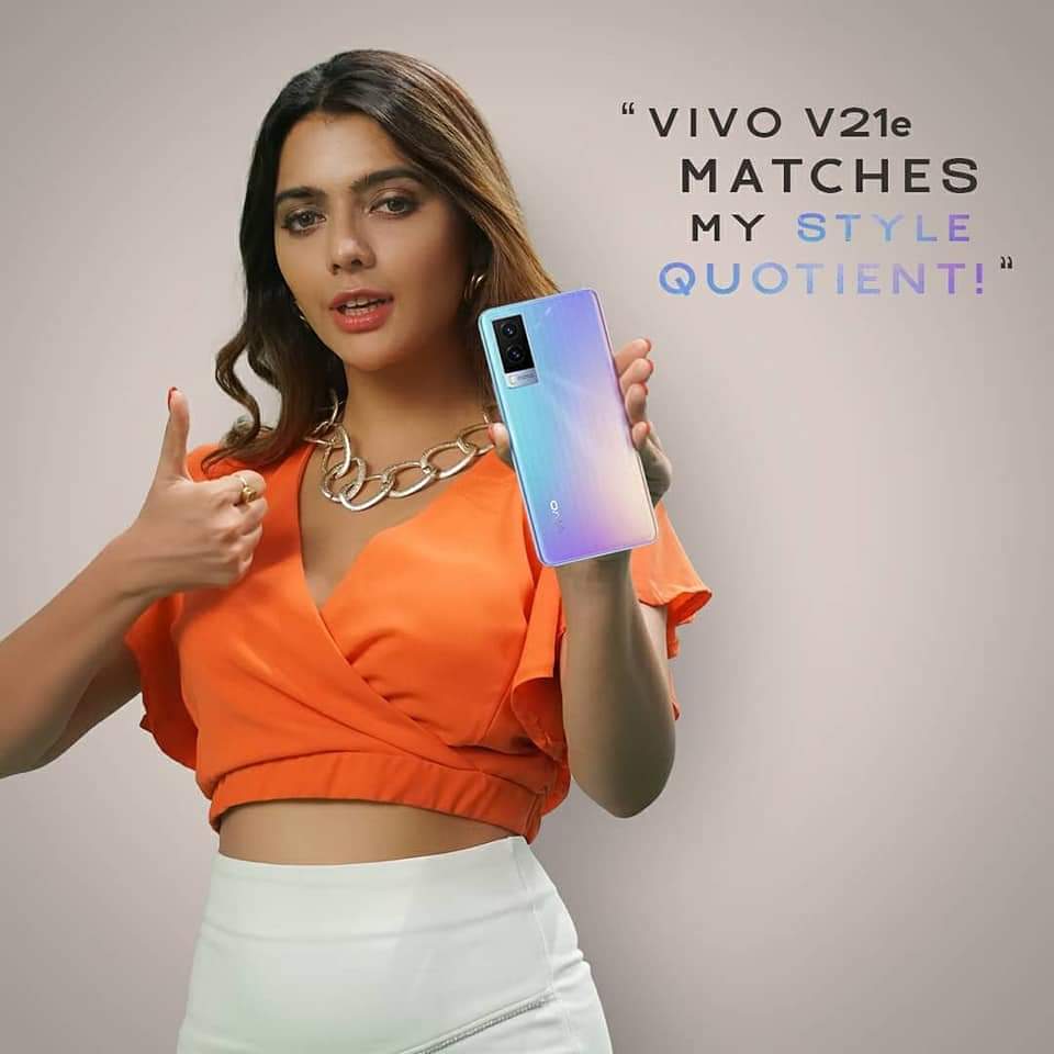 mrAKs47's tweet photo. They all are impressed with the #MostStylish5G the all new #vivoV21e, how about you?
#V21e
#DelightEveryMoment #AvailableNow https://t.co/aV0i6JAdYB