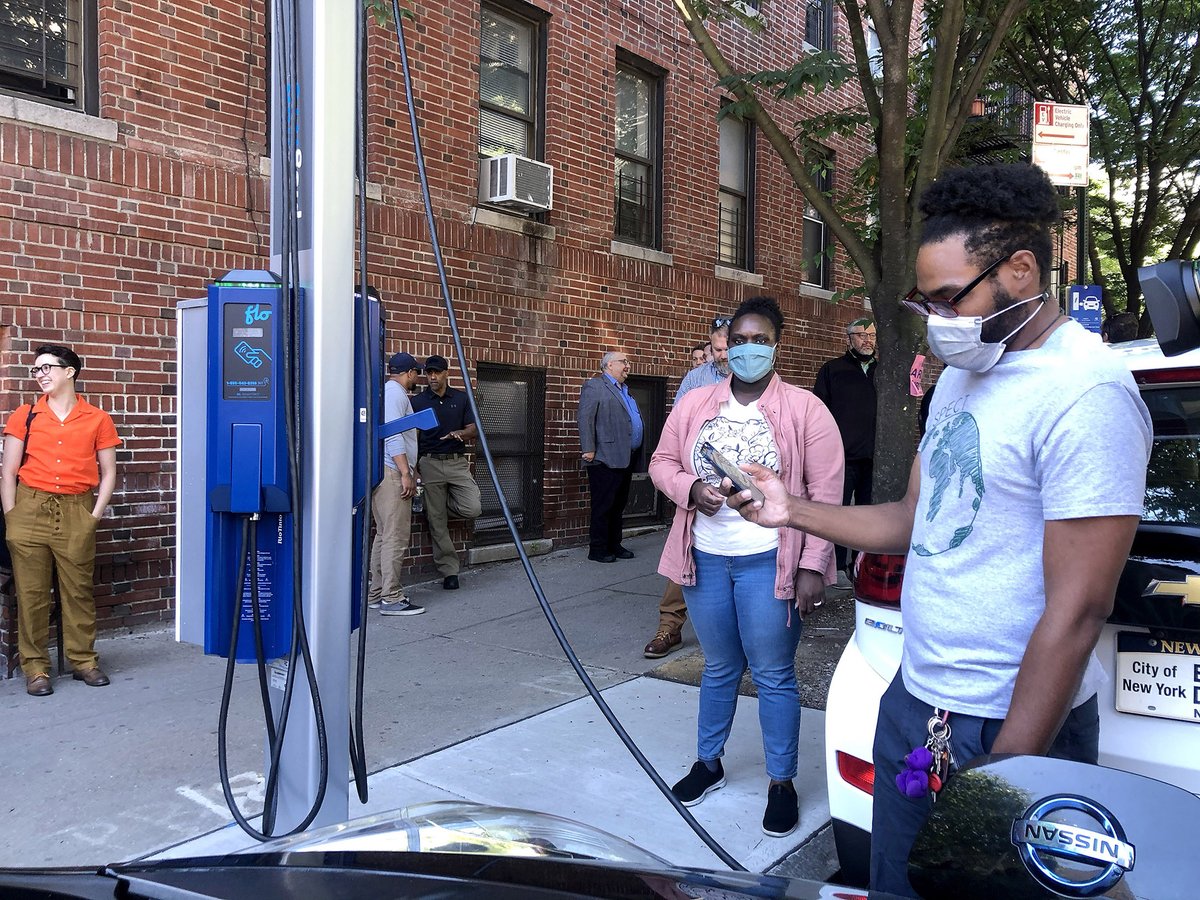 ignacio_id's tweet photo. The first unit of the #curbside #EVcharger I designed for the #PlugNYC Pilot Program in #NewYork was put into service yesterday in the #Bronx. 99 more units coming soon, stay tuned! @NYC_DOT @ConEdison 

#evcharger #electriccharging #industrialdesign #design #electrioccars #NYC https://t.co/dEww0s779v