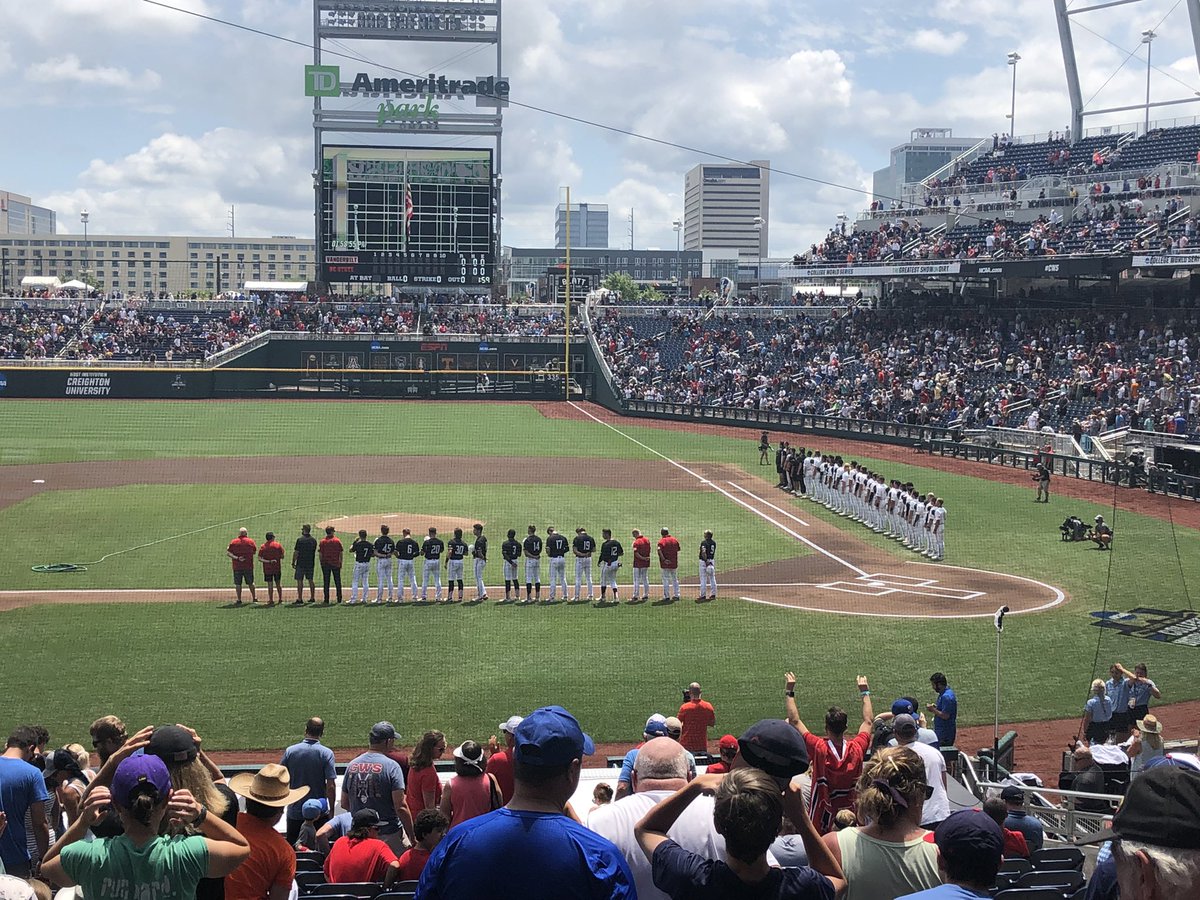 ChrisLHathcock's tweet photo. If the Battle of Agincourt was a baseball game. https://t.co/8ivb4ZNwOE