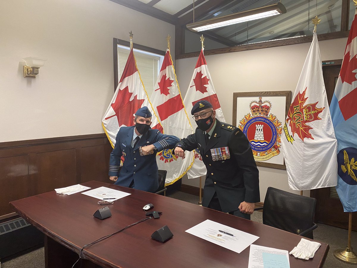 CORCSUC's tweet photo. Je rejoins les ondes ! 

Merci, lcol Leonard pour votre dévouement au service des @CadetsCan et des jeunes de l’Ontario. 

J’ai hâte d’appuyer ce programme jeunesse incroyable ! https://t.co/LKTOztNqRl