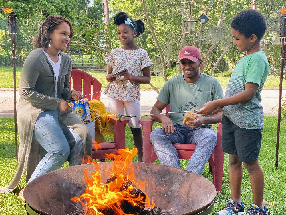 thehollidayco's tweet photo. [AD] Summertime = S'more family time! Set up a s'mores station with @hersheys Milk Chocolate Bars, @honeymaidsnacks Graham Crackers, and @kraftjetpuffed Marshmallows, from @dollargeneral. It's a tasty treat for the entire family. #DollarGeneral #DollarGeneralFinds https://t.co/GFwKDp4dV7