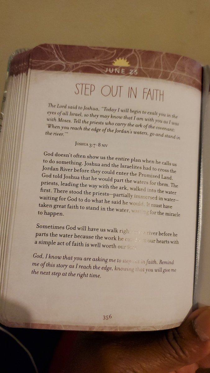 we4rblesd2's tweet photo. Today's #dailydevotional is so poignant that I wanted to share with you all! #KeepTheFaith #BibleBelievingChristian #TrustJESUS #ChooseHIM #Psalm37 #JESUSistheWAY #eveningversioncominglater https://t.co/Cqbp35Nqg0