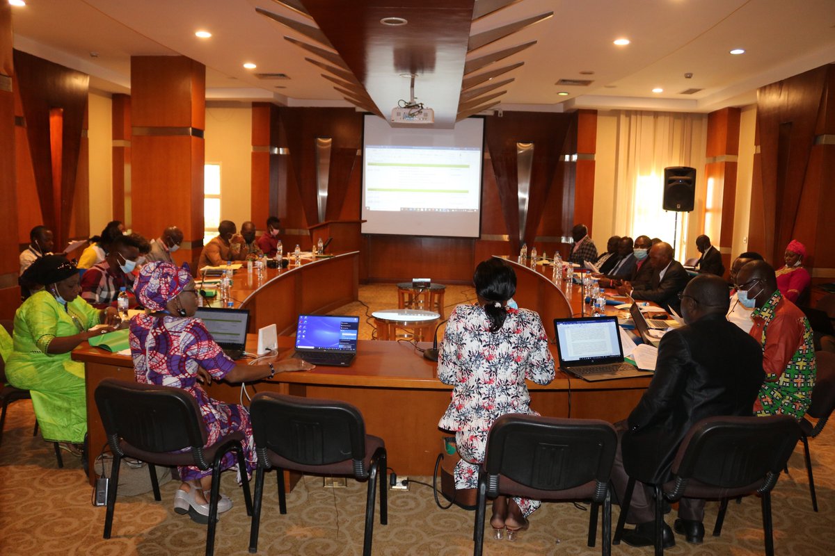 PNUD_RCA's tweet photo. Réunion du #COPIL sur la révision de la Contribution Déterminée au niveau National #CDN de la #RCA.
Ordre du jour: examen et validation du 1er rapport d'identification des secteurs prioritaires pour l'atténuation et l'adaptation au changement climatique.
#ClimatePromise #COP26 https://t.co/D6eunbxtOH