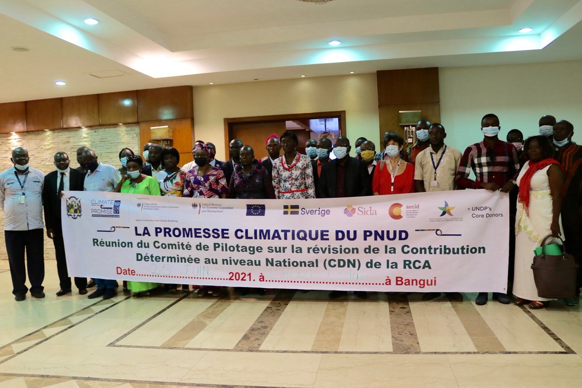 Réunion du #COPIL sur la révision de la Contribution Déterminée au niveau National #CDN de la #RCA.
Ordre du jour: examen et validation du 1er rapport d'identification des secteurs prioritaires pour l'atténuation et l'adaptation au changement climatique.
#ClimatePromise #COP26