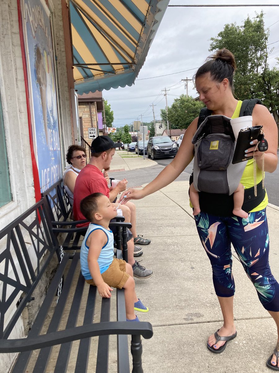 MichaelSMurray2's tweet image. The family getting Sweettooth fix. Ryan’s first iceball.