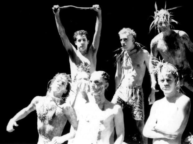titasoficial's tweet photo. Hoje Cabeça Dinossauro completa 35 anos! Essa foto foi tirada durante um passeio pela Chapada dos Guimarães em Mato Grosso, que mais tarde virou um videoclipe da música Cabeça Dinossauro dirigido por Branco Mello.
Veja o clipe em nosso YouTube! 🤘
#cabeçadinossauro35anos https://t.co/2pXcXZVknH