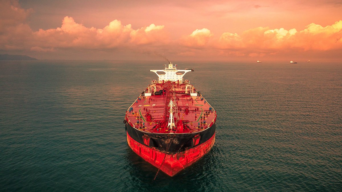 kirchehamburg's tweet photo. #Corona ist auch auf hoher See präsent! 🌊🚢 Heute, am #TagdesSeefahrers startete eine #Impfkampagne im Hamburger #Seemannsclub #Duckdalben – für Seeleute ohne Ansehen Ihrer Nationalität. ⚓️💉#ShoutOutForSeafarers #Seemannsmission #Impfung @DSM_ORG @DSM_Nordkirche @nordkirche_de https://t.co/ImRutYQ1Yn
