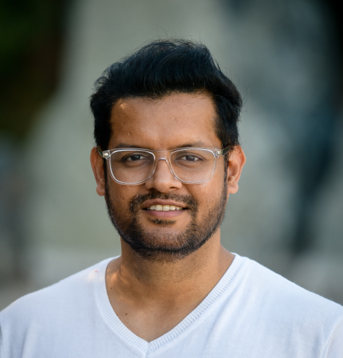 TrinCollCam's tweet photo. Congratulations Sid Chakravarthy for @StaTwig Vaccine Ledger’s #TheTrinityChallenge award to track every single vaccine and prevent waste https://t.co/ikQsJw9c3x @JoinTTC #IdentifyRespondRecover #TCCAwards2021 https://t.co/LSeQXM7NQw