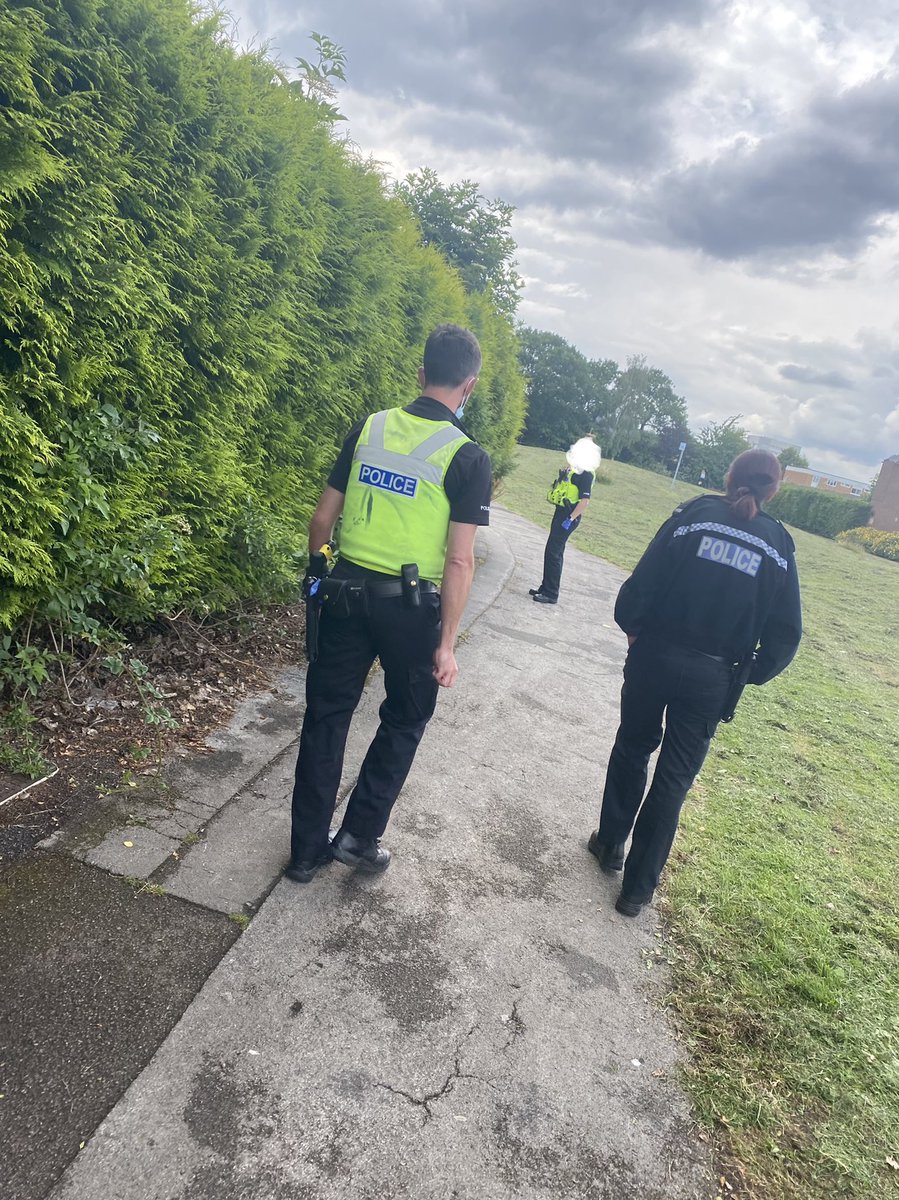 ChelmsleyWMP's tweet image. #Warrant ‼️ Straight in for our late shift and out on an emergency warrant with the assistance of D unit Solihull @ResponseWMP 😁👏

Great result with 15 plants, and a large amount of cash seized, the male is assisting with our enquires 🚔 #CommunityIntelligence