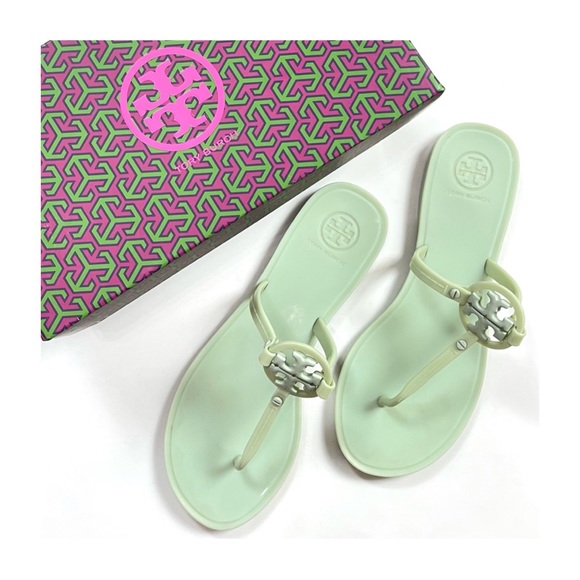 So good I had to share! Check out all the items I'm loving on <a href="/Poshmarkapp/">Poshmark</a> from <a href="/theposhmarkshop/">The Poshmark Shop</a> #poshmark #fashion #style #shopmycloset #toryburch: posh.mk/rNWYS7YGihb