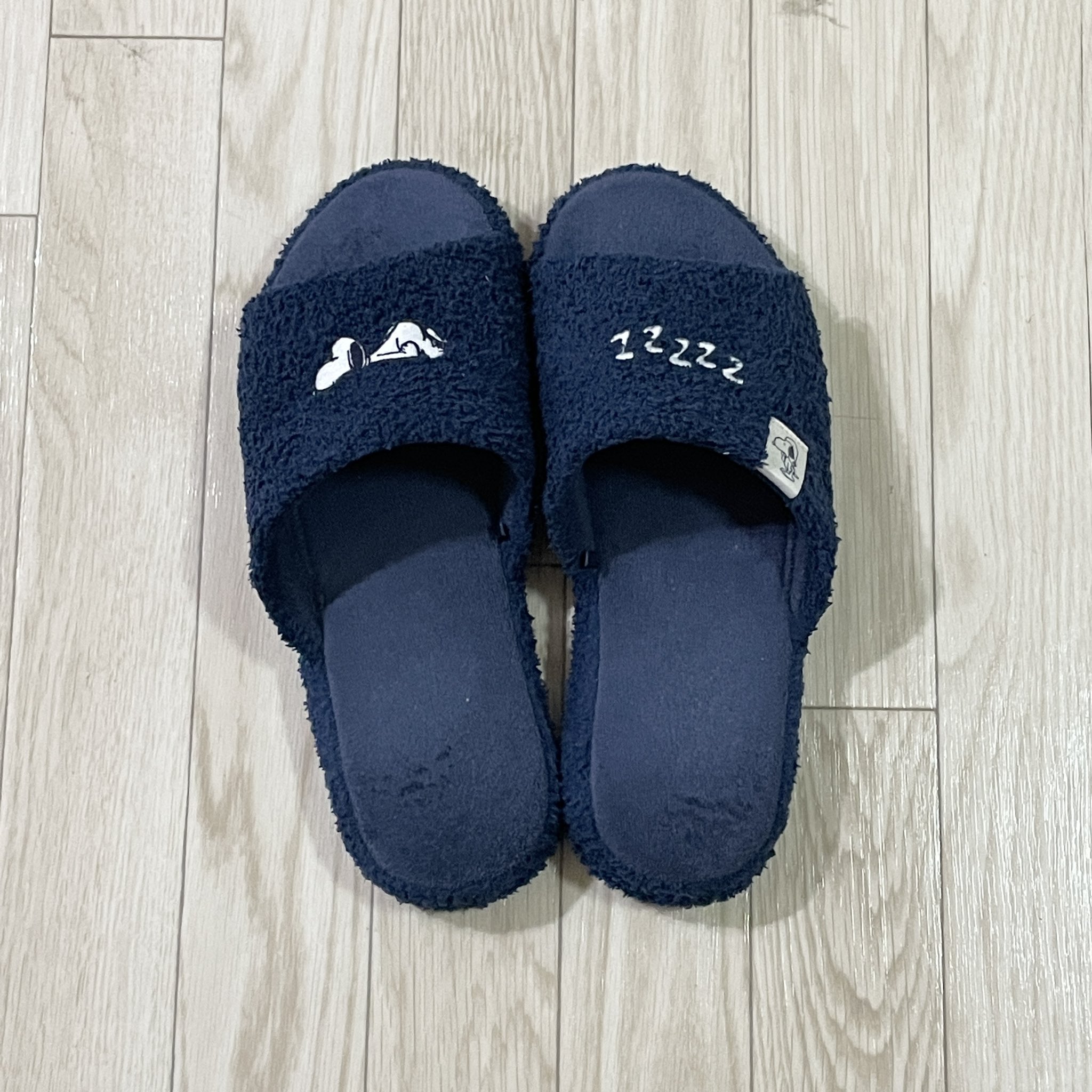 ひろゆき 服で人生を変える人 ユニクロのスリッパ ソールがフカフカで履き心地超良い ちょうど今値下げ中なので 激カワな スヌーピーコラボのスリッパを是非 T Co Ud9gccwctb Twitter