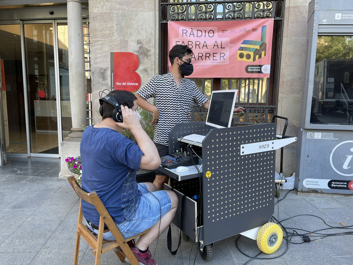 Ara mateix #RàdioFabraAlCarrer en directe des de la plaça d’Orfila