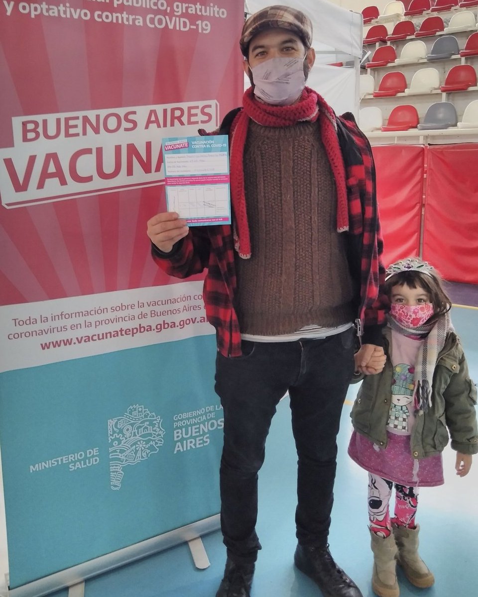 abuelasdifusion's tweet photo. 📢Lanzamos campaña: Si te estás vacunando en estos días, y naciste entre 1975 y 1980, podés ser uno de los nietos o nietas que buscamos. 
Si tenés dudas, comunicate con #Abuelas https://t.co/B0FiXVBNCt
#UnaDosisDeIdentidad https://t.co/PwKuwoed77 https://t.co/Xc98ajdyf3