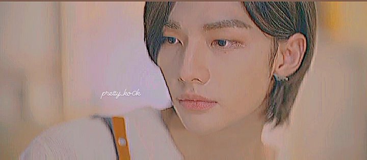pretty_ko0k's tweet photo. Hyunjin is finally back everyone !! he's back!! Yes!! im crying here : (( the long long wait is over and we saw the 22 Hyunjin today!! Im so happy , iloveyousomuchhh!!

#Hyunjin 
#HYUNJINCOMEBACK 
#hyunjinisback https://t.co/bzp4BJvDEj