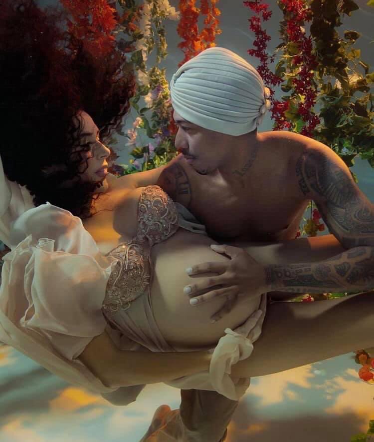 Ndoni_ZN's tweet image. One thing about Nick, he gonna show up to the maternity shoot😂😂