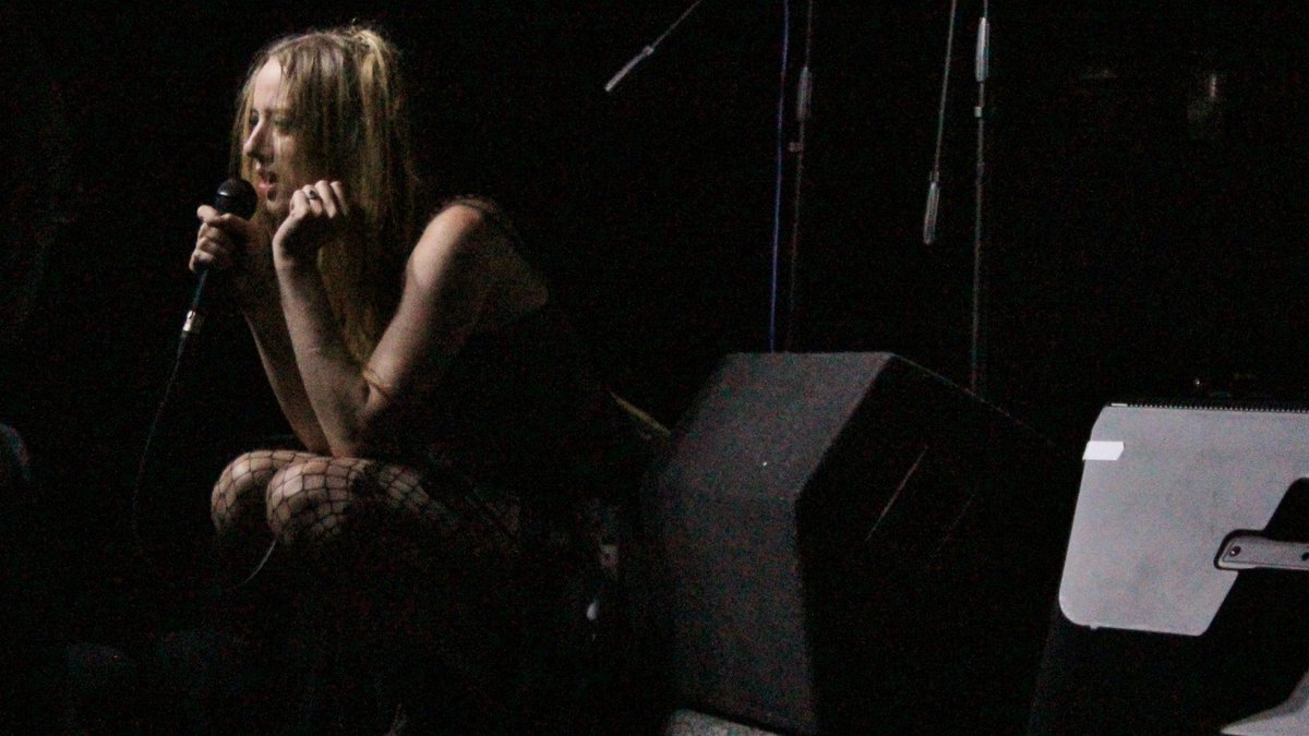 thezineuk's tweet photo. Rock Show! Nina @HealthyJunkies @TheAmershamArms June 2021 for @KikOutTheJams @RotorVideos outstanding live music event.

We are all #interdependents: @MrJohnClay directed the video for 'Some kind of girl' https://t.co/YwfxekTZm1 https://t.co/KDmMGErhWP