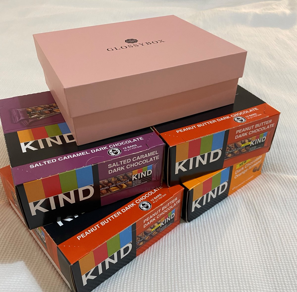 ✨ GIVEAWAY ✨ We've teamed up with <a href="/KINDSnacksUK/">KINDSnacksUK</a> to giveaway over a MONTHS supply of Kind Bars &amp; this month's Dreaming of Paradise GLOSSYBOX 👏🍫⁣

To #WIN:⁣⁣
1. Like &amp; RT 💞⁣⁣
2. Follow us &amp; <a href="/KINDSnacksUK/">KINDSnacksUK</a> 🔎⁣⁣
3. Tag a friend (more tags more enteries) 👯‍⁣⁣⁣⁣