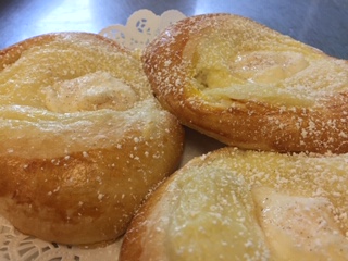 Scribs_Coffee's tweet photo. Our Cinnamon Cream Brioche is fresh from the oven and made from scratch, as is every other baked product we offer customers. https://t.co/fxN2UucPZ9