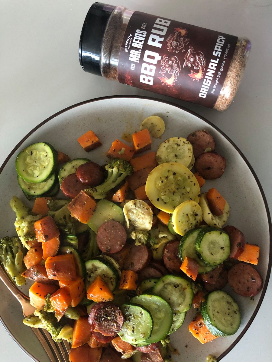 MrBevisBBQ's tweet photo. Veggie Game strong with Mr. Bevis! Bringing out every oz. of flavor on...everything we've put it on so far! Vegetables are no different, garnish your dish and watch the flavors pop! Bonus: Mom will love the happy plate! Get Mr. Bevis on shelves &amp; online: https://t.co/cCEtTrvJJF https://t.co/YDxLEyjDvw