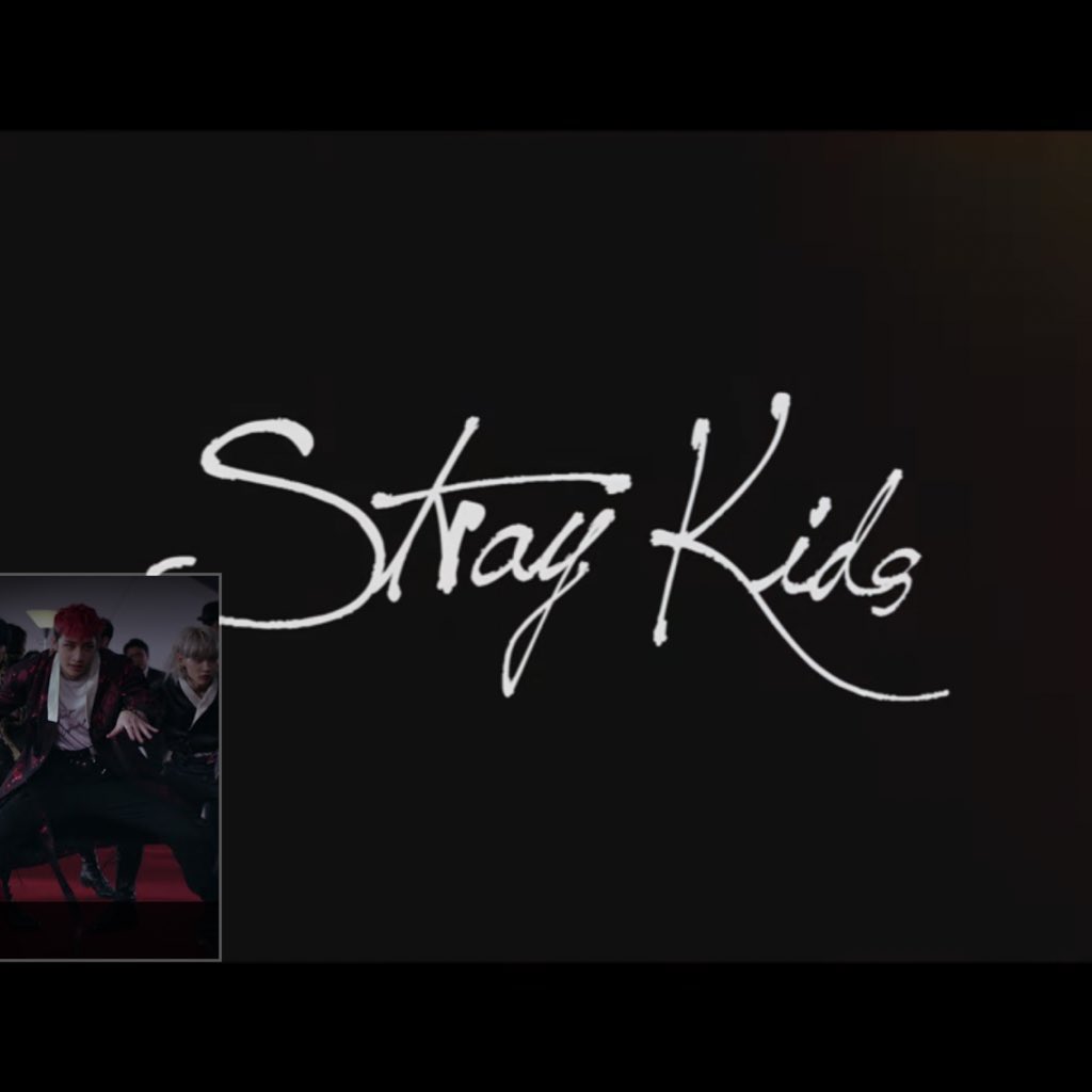 stargentas's tweet photo. Una stay noto que la S del diseño de stray Kids era como un 9 y ahora se  rediseño como un 8!
STRAY KIDS 8

8 IS FATE
#HyunjinIsBack #KINGHyunjinIsBack #Hyunjin #SKZOT8Forever #StrayKids @Stray_Kids https://t.co/OY4YMLS0bj