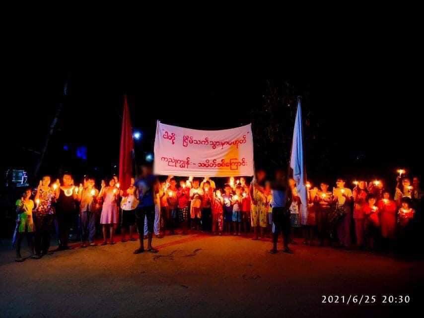 HninEaindrayK's tweet photo. Residents from Kanyone Kyun village, LaungLone Township staged candlelight strike against military dictatorship on the night of June 25. #WhatsHappeningInMyanmar #June25Coup https://t.co/PL3ocIJ85s