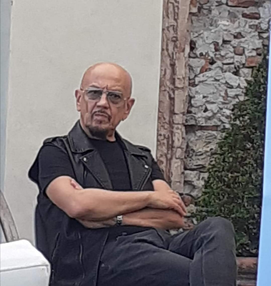 EnricoPeople's tweet photo. @enricoruggeri all'Esedra di Palazzo Te di #Mantova. Presentazione della Guida turistica accessibile dedicata alla città e al suo territorio, voluta dall'Associazione "Pepitosa in carrozza" e scritta da Valentina Tomirotti
Ph @MirkaMn4 #incarrozza @EnricoPeople @NazCantanti https://t.co/9SeROBeZHC