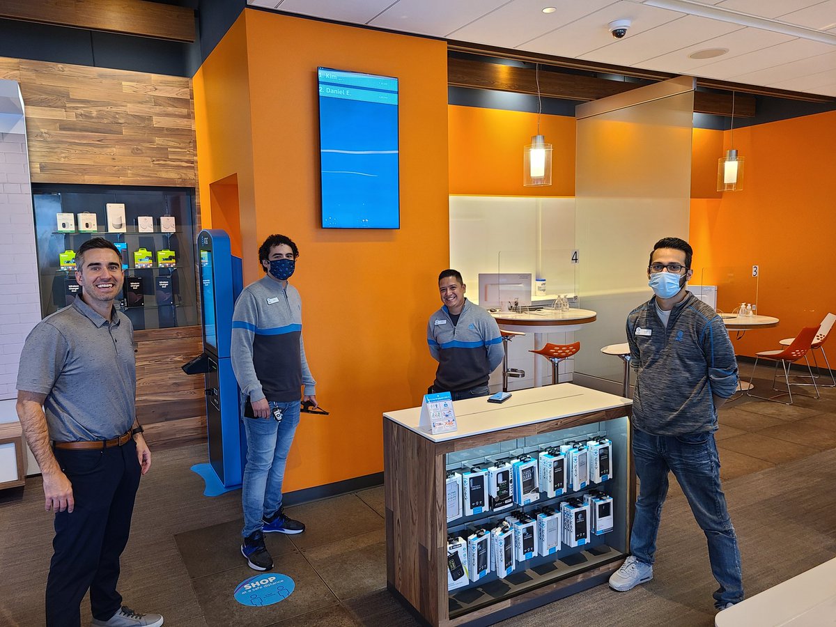 What a way to end the week at Lagrange with a surprise visit from <a href="/TomMonahan10/">Tom Monahan</a> ! The team and I enjoyed your visit and the opportunity to speak with you! #GLM #MakingWaves <a href="/Eric2Flores/">Eric Flores</a> <a href="/b_rothblott/">Bill Rothblott</a>