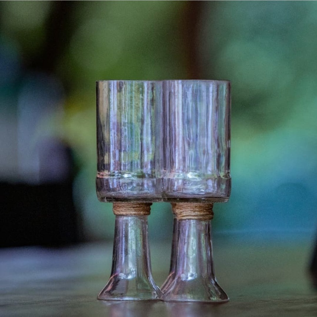 Rosenoire2210's tweet photo. Cheers...🥂
#bottlecutting #bottleart #handmadegifts #madeinht #rosenoire_ht #trashtotreasure #glasscut #recycle #reduce #giftideas #newlife #upcycle #repurpose #resiklajayiti #sustainable #iwasabottle #mteyonboutey #redwi #iusedtobeabottle #upcyclebottle https://t.co/V5NEh0qNgn