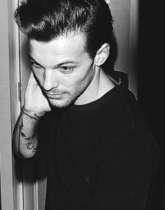 themoon_Lilo's tweet photo. È incredibile come Walls sia un album che non stanca mai, non importa quante volte una persona lo ascolti, ti ritroverai sempre a cantare ogni singola canzone. E tutto questo è merito tuo small bean. STREAM WALLS #LTstreamingparty https://t.co/q4TWeWziMJ
