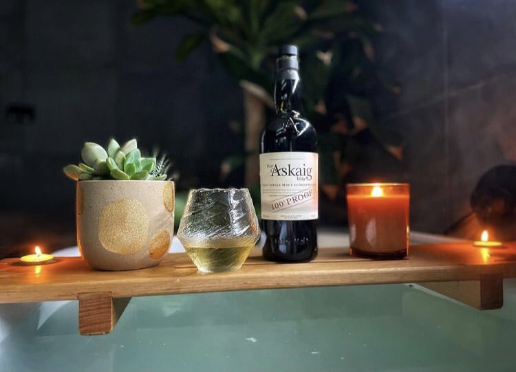 Elixir Distillers (@elixirdistiller) on Twitter photo Looks like a wonderful weekend set-up to us, with <a href="/PortAskaigMalt/">Port Askaig Whisky</a> 100 Proof bringing plenty of elegant Islay peat smoke and character to the table (or bath caddy).
What Port Askaig expressions have you tried?
📷 @ thegreeneyedwhiskygirl on IG Looks like a wonderful weekend set-up to us, with <a href="/PortAskaigMalt/">Port Askaig Whisky</a> 100 Proof bringing plenty of elegant Islay peat smoke and character to the table (or bath caddy).
What Port Askaig expressions have you tried?
📷 @ thegreeneyedwhiskygirl on IG