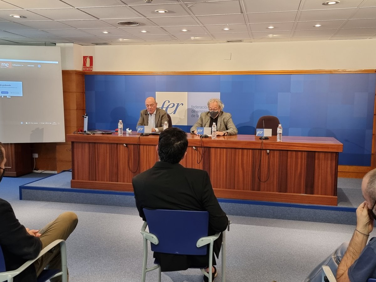 aricu_rioja's tweet photo. Hoy nuestro Presidente, Jesús Rocandio, ha presentado en @empresa_rioja como ARICU @aricu_rioja La Asociación Riojana de las Industrias Culturales
https://t.co/yOJh6uupHD
#cultura #industria  #LaRioja https://t.co/5ss8VILXZH