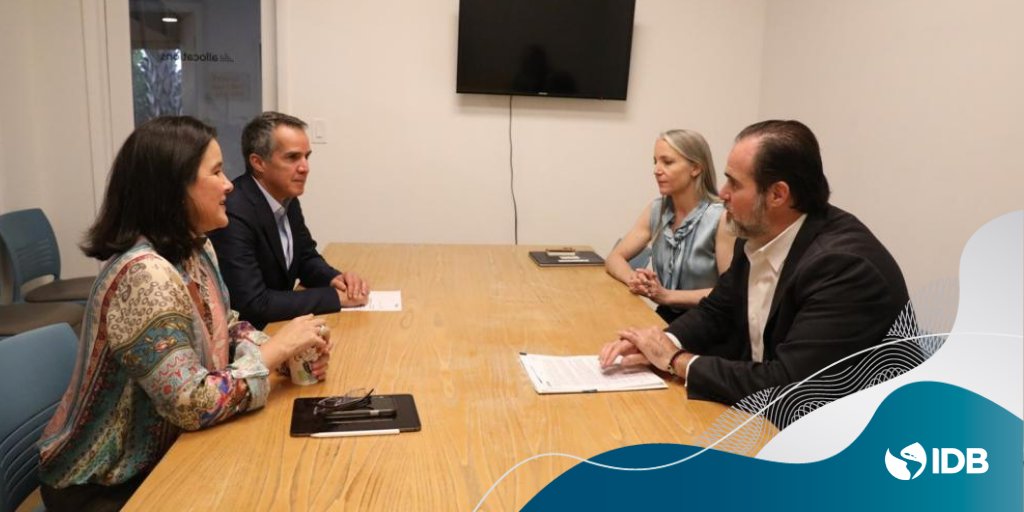 During #MiamiLAC, President Claver-Carone and @IDB_Lab CEO @iariashofman also me...