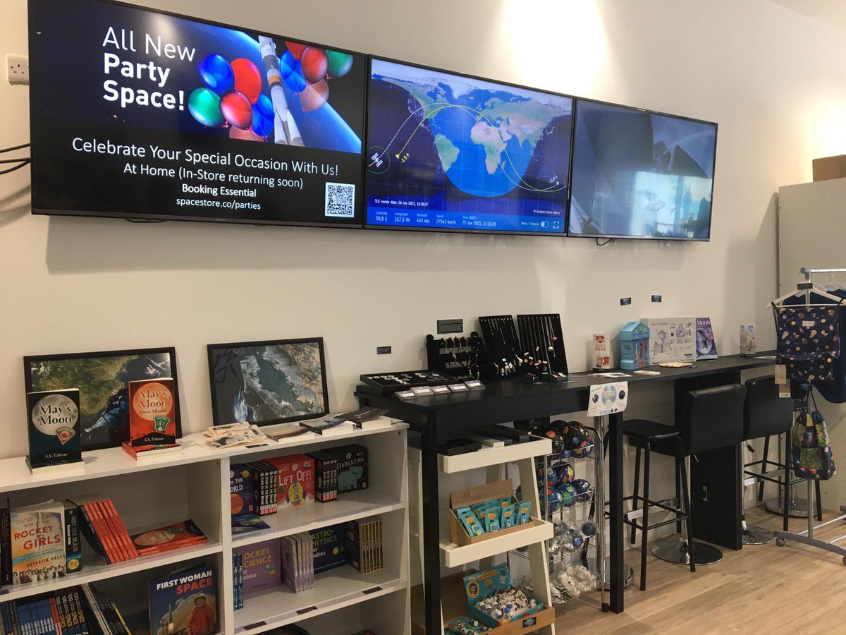 juniorkinguk's tweet photo. Great meet and greet employer session with @SpaceStoreUK today. Thanks for showing  our Kickstart applicants around and they got to experience the Virtual Reality. Lots of excited 18-24’s ready to launch their careers with @SpaceStoreUK 🚀 🌍 #Kickstart #planforjobs https://t.co/YhoAnvhmEU