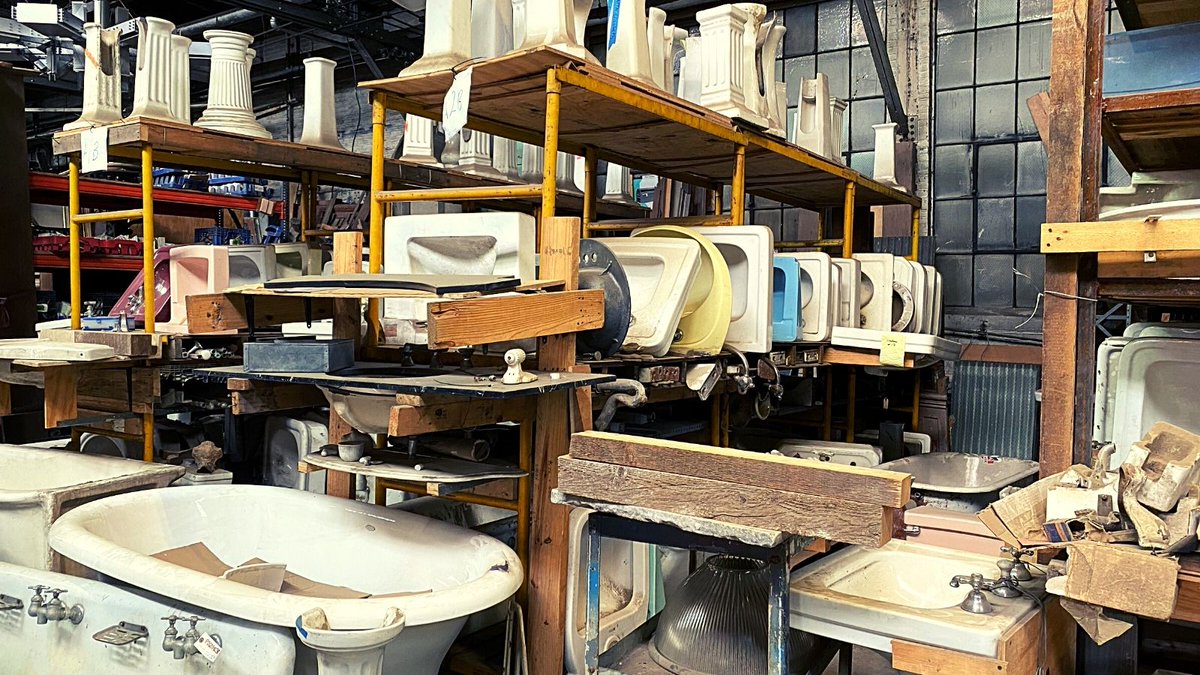 Today's Treasures of the Day are antique claw foot tubs and pedestal bathroom sinks. Please email websales@oldegoodthings.com for any specific requests or stop by our National Warehouse. #antiquesink #antiqueclawfoottub #clawfoottub #bathroomsink #oldegoodthings