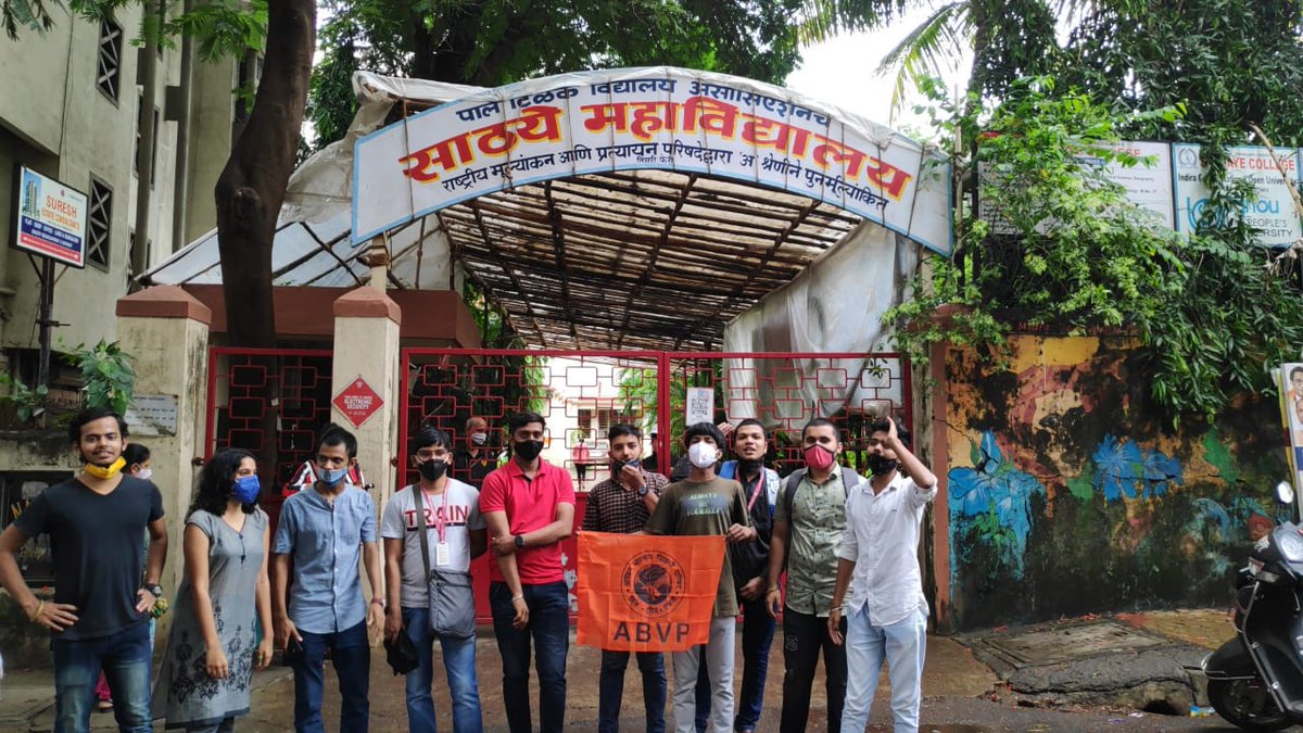 आज अभाविप विद्यानगरी ने साठ्ये महाविद्यालयाच्या प्राचार्यांची भेट घेतली. या भेटीत साठ्ये महाविद्यालयातील विद्यार्थ्यांच्या प्रवेश शुल्काबद्दल प्राचार्यांशी चर्चा झाली व अभाविप ने काही मागण्या सुद्धा त्यांच्या समोर ठेवल्या.