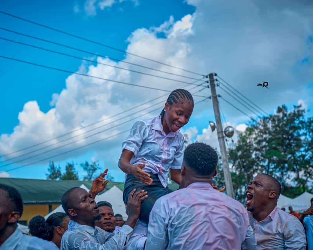 MmantiUmoh's tweet photo. Help me stand in ovation for my guardian angel and daughter @IkannaOkim_ who has brought home the First class in Law from the University of Uyo. 

She said she will, she went and did just that!! 

Thank you Jesus for making us win!!! https://t.co/TnNHJmqMlM