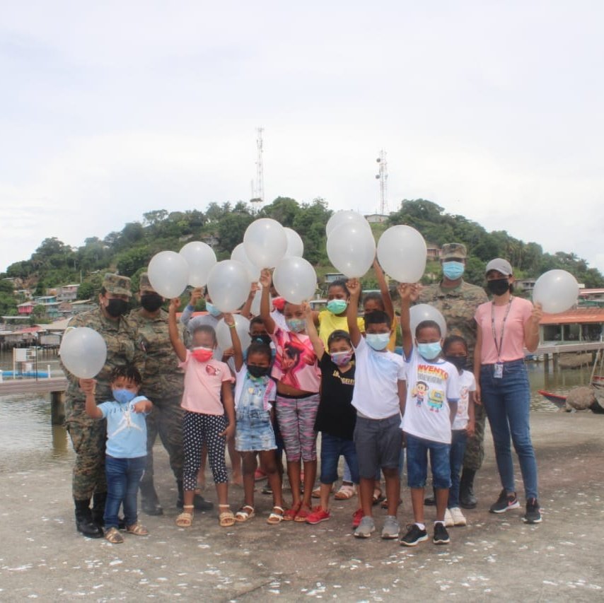 Más miembros de la comunidad de la provincia de Darién, siguen sumándose a nuestra campaña preventiva ¡Sí a la Vida, No a las Drogas.
Unidades del Batallón Fluvial en conjunto con UPAVIT, realizaron una  charla a los niños del distrito de Chepigana.